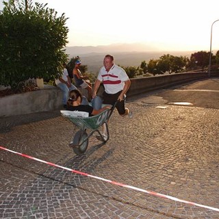 Mallare: "Mia Nonna in carriola 2", stasera la corsa delle carriole