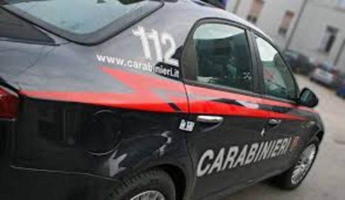 Hanno usato lampeggianti blu sulle loro auto private: si chiarisce la posizione dei due ragazzi denunciati Hanno usato lampeggianti blu sulle loro auto private: si chiarisce la posizione dei due ragazzi denunciati