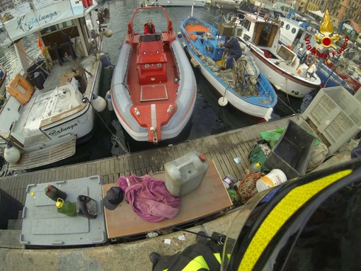 Eroico salvataggio compiuto da un Vigile del Fuoco fuori servizio nelle acque del porto di Savona