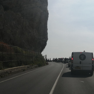 Capo Noli, torna l'incubo semaforo. Da metà settembre cantiere per circa altri tre mesi sull'Aurelia. I sindaci: "Chiederemo un posticipo"