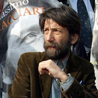 Cacciari: "Il 'fenomeno' Grillo è il simbolo della miseria dei partiti, ma nello stesso tempo è usato da loro per coprire i loro limiti"