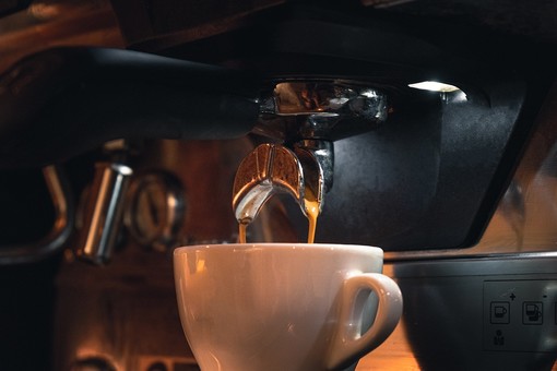 Caffè con lo sconto se ti porti la tazzina da casa: l'iniziativa lanciata da un bar di Millesimo Caffè con lo sconto se ti porti la tazzina da casa: l'iniziativa lanciata da un bar di Millesimo