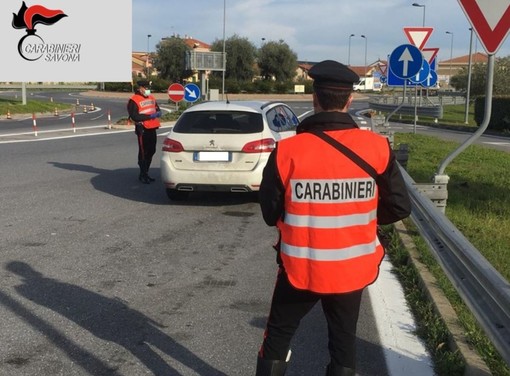 Atti vandalici e furti nel centro storico di Albenga: i carabinieri identificano e denunciano gli autori