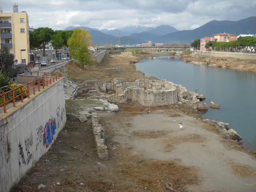 È terminata oggi la pulizia del fiume Centa ad Albenga, Cangiano: “Opera importante in vista di eventuali piogge”
