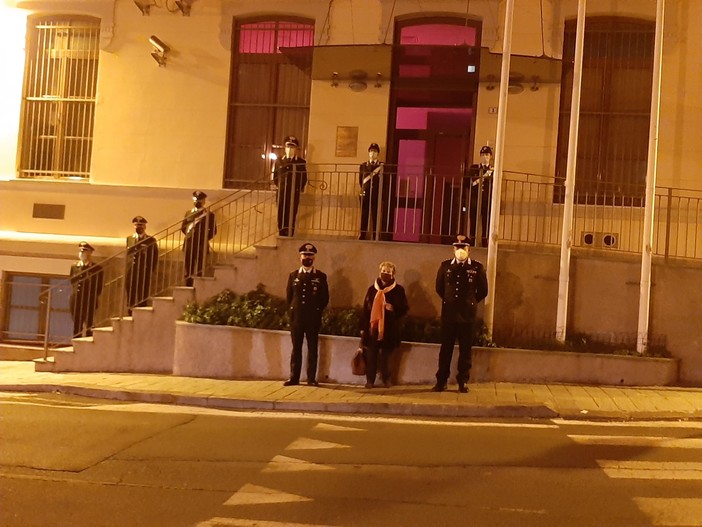 Savona, illuminata di arancione la caserma e la "Stanza tutta per sé" del comando provinciale dei carabinieri Savona, illuminata di arancione la caserma e la "Stanza tutta per sé" del comando provinciale dei carabinieri