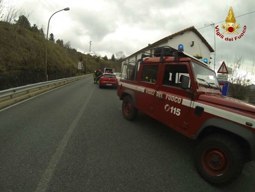 Incendio di via Costacavalli: continuano le operazioni di bonifica, al vaglio degli inquirenti l’apertura di una inchiesta Incendio di via Costacavalli: continuano le operazioni di bonifica, al vaglio degli inquirenti l’apertura di una inchiesta