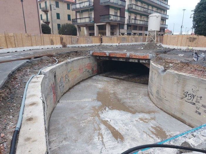 Cantiere di Legino, incontro comune-commercianti. Assessore Parodi: "La chiusura entro il 15-30 settembre"