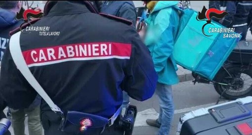 Sui riders la nuova frontiere del caporalato digitale: anche a Savona controlli dei carabinieri
