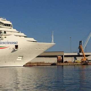 Savona, ritorna in porto la Costa Fascinosa, trasportata una donna in codice rosso al San Paolo Savona, ritorna in porto la Costa Fascinosa, trasportata una donna in codice rosso al San Paolo