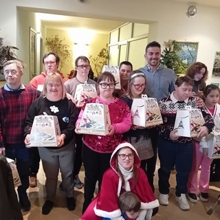 150 pandori speciali per festeggiare il Natale: il dono ai campioni della Jet Ski Therapy con Fabio Incorvaia