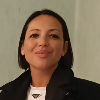 Spotorno, la consigliera Ciccarelli accusa: “Dal sindaco democrazia a corrente alternata: in piazza la celebra, in aula è autoritario”