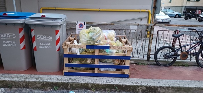 Porta a Porta a Savona, un lettore: "Quando la fantasia e il buon senso dei cittadini superano la miopia delle Autorità" Porta a Porta a Savona, un lettore: "Quando la fantasia e il buon senso dei cittadini superano la miopia delle Autorità"