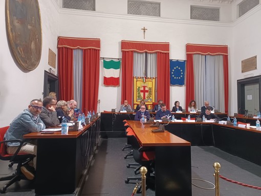 Albenga, via libera alla variazione di bilancio: 400 mila euro per la passeggiata della Darsena