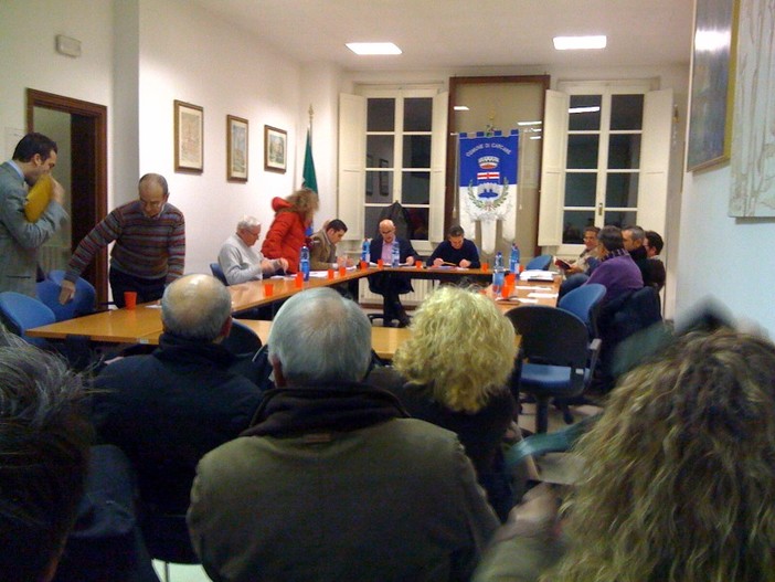 Carcare: in Consiglio è scontro sulla nuova piscina scoperta Carcare: in Consiglio è scontro sulla nuova piscina scoperta