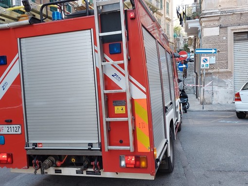 Caduta calcinacci a Savona: mobilitati vigili del fuoco e polizia locale (FOTO)