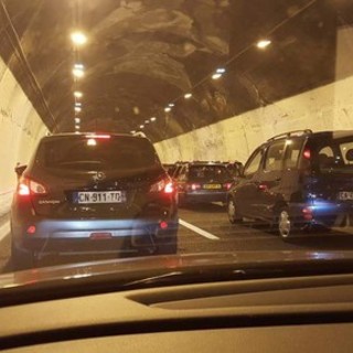 E' iniziato l'esodo per Pasqua: rallentamenti sull'Autostrada dei Fiori in direzione confine francese