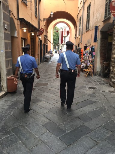 Albenga, evade dai domiciliari per comprare la birra: arrestato