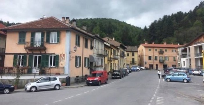 Calizzano, scatta l'obbligo delle mascherine. Il sindaco Olivieri: "Il richiamo al 'senso civico' non è stato sufficiente" Calizzano, scatta l'obbligo delle mascherine. Il sindaco Olivieri: "Il richiamo al 'senso civico' non è stato sufficiente"