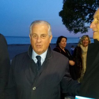 T 1 a Ceriale, festa per i sindaci Fazio e Revetria: "Felici per l'assoluzione"