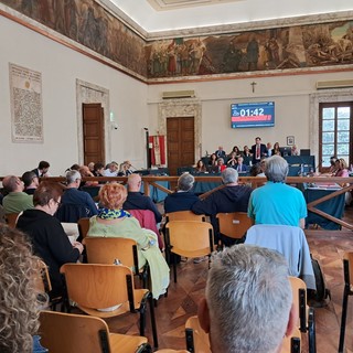Savona, pedonalizzazione di corso Italia, Becco: "Valuteremo la proposta di referendum". Ma è scontro in consiglio Savona, pedonalizzazione di corso Italia, Becco: "Valuteremo la proposta di referendum". Ma è scontro in consiglio