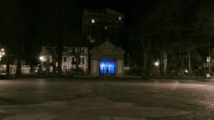 Cairo Montenotte si "illumina di blu" per la Giornata Mondiale dell'Autismo Cairo Montenotte si "illumina di blu" per la Giornata Mondiale dell'Autismo