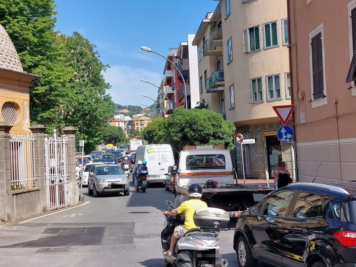 Caos viabilità per rifacimento asfalti in corso Vittorio Veneto, Meles (M5S): &quot;Assessore Parodi si accomodi alla porta&quot;