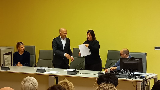 La dottoressa Cirone riceve l'attestato La dottoressa Cirone riceve l'attestato