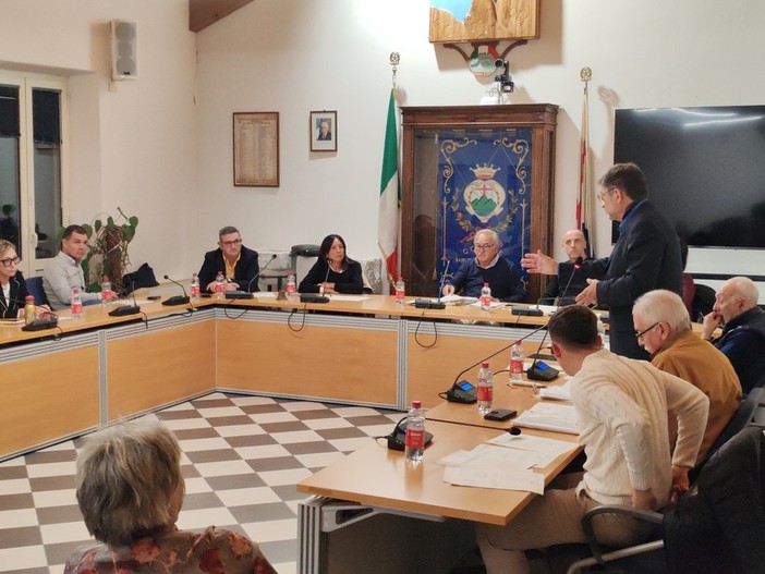 Spostamento della ferrovia a monte, Pietra ha depositato le osservazioni. Carrara: &quot;No al progetto così com'è stato concepito e presentato&quot;