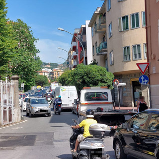 Caos viabilità per rifacimento asfalti in corso Vittorio Veneto, Meles (M5S): &quot;Assessore Parodi si accomodi alla porta&quot;