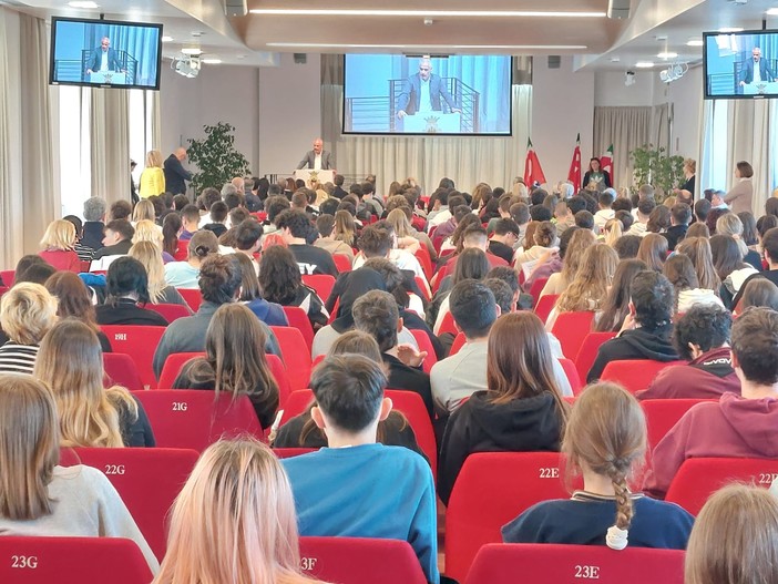 Morti sul lavoro, convegno della Cgil Savona: "Salute e sicurezza non sono un costo, ma diritti inviolabili" Morti sul lavoro, convegno della Cgil Savona: "Salute e sicurezza non sono un costo, ma diritti inviolabili"