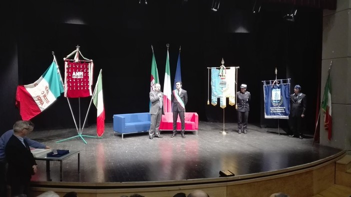 Foto pubblicate su Facebook dal sindaco Fulvio Briano e dall'assessore Alberto Poggio