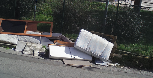 Quiliano, individuati i responsabili dell’abbandono di rifiuti nella zona di via Cosciari