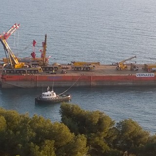 Andora, sempre più vicina la rimozione del treno: completato il trasferimento della prima gru, DIRETTA WEB delle operazioni