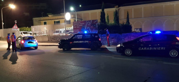 Varazze, ubriachi frantumano parabrezza e finestrini delle auto parcheggiate: denunciati 21enni genovesi Varazze, ubriachi frantumano parabrezza e finestrini delle auto parcheggiate: denunciati 21enni genovesi