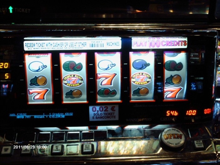 Pastorino e Battistini: "Il centrodestra impone l’ennesima proroga salva-slot"