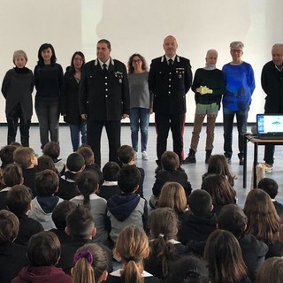 I carabinieri incontrano gli studenti delle scuole elementari di Villanova d'Albenga (FOTO)