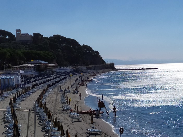 Celle è "Bandiera Blu 2021", il comune: "Risultato che premia le politiche ambientali adottate nel corso degli anni"