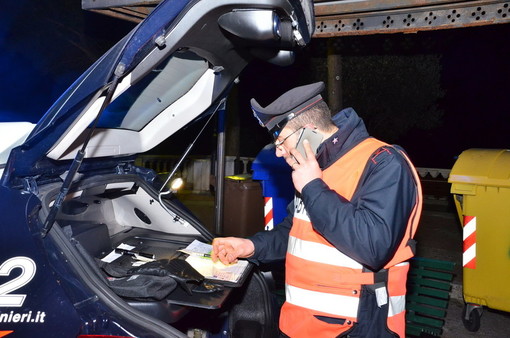 Sanremo: lite in via Escoffier tra fidanzati che poi inveiscono contro i carabinieri, arrestato 20enne domiciliato ad Albenga Sanremo: lite in via Escoffier tra fidanzati che poi inveiscono contro i carabinieri, arrestato 20enne domiciliato ad Albenga