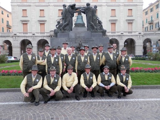 Il coro Monte Greppino si trasferisce a Celle: "Ringraziamo gli alpini cellesi" Il coro Monte Greppino si trasferisce a Celle: "Ringraziamo gli alpini cellesi"