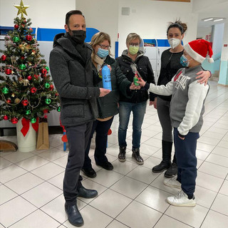 Toirano, un augurio di buon Natale all'insegna delle buone pratiche "plastic free" e anti Covid per le scuole