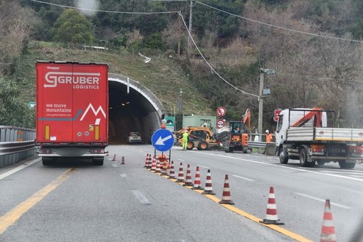 Autostrade, stop agli scambi di carreggiata durante il periodo natalizio sulle tratte liguri. Giampedrone: “Percorso positivo che prosegue” Autostrade, stop agli scambi di carreggiata durante il periodo natalizio sulle tratte liguri. Giampedrone: “Percorso positivo che prosegue”