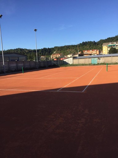 Millesimo, restaurato il campo da tennis in terra battuta in località Braia