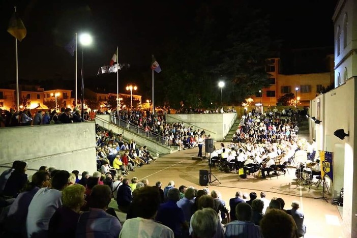 Cairo, applausi per il concerto sotto le stelle offerto dalla Banda Musicale G. Puccini Cairo, applausi per il concerto sotto le stelle offerto dalla Banda Musicale G. Puccini
