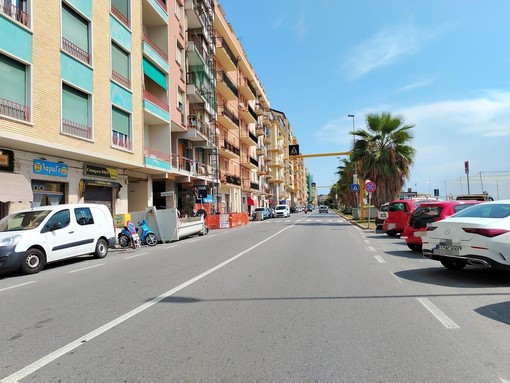 Ruba un pacco da un furgone di una panetteria. Un bar di Corso Vittorio Veneto: "Fornaci abbandonate. Commercianti e residenti vivono nella paura" Ruba un pacco da un furgone di una panetteria. Un bar di Corso Vittorio Veneto: "Fornaci abbandonate. Commercianti e residenti vivono nella paura"