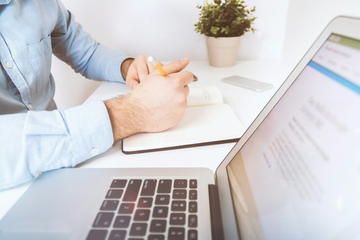 Recensioni false online e diffamazione: come possono tutelarsi imprese e professionisti Recensioni false online e diffamazione: come possono tutelarsi imprese e professionisti