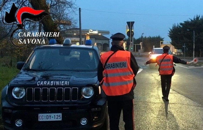 Al volante senza cinture, al telefono e in evidente stato di ebbrezza: 55enne cairese denunciato dai carabinieri Al volante senza cinture, al telefono e in evidente stato di ebbrezza: 55enne cairese denunciato dai carabinieri