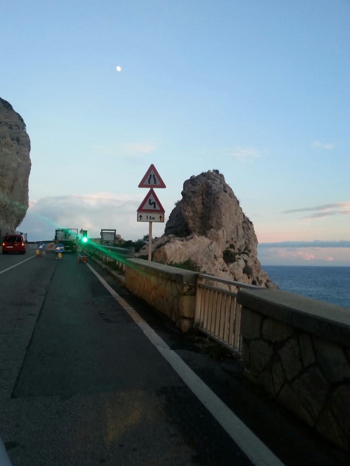 Immagine di repertorio: spesso tra Finale e Noli la viabilità è stata al centro di disagi Immagine di repertorio: spesso tra Finale e Noli la viabilità è stata al centro di disagi