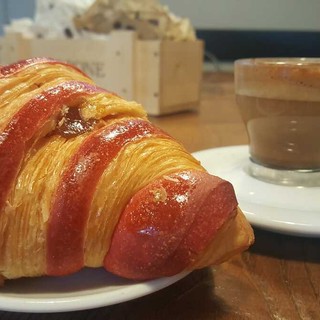 Burro, pasta sfoglia e un pizzico di poesia: è il Croissant Day Burro, pasta sfoglia e un pizzico di poesia: è il Croissant Day