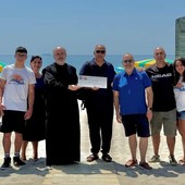 Solidarietà senza confini, dalla "Spiaggia Amici del Mare" mille euro per la missione di don Michele Farina Solidarietà senza confini, dalla "Spiaggia Amici del Mare" mille euro per la missione di don Michele Farina