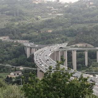 Inizia il gran rientro dopo Ferragosto: traffico in tilt sulla A10 con code di 25 km